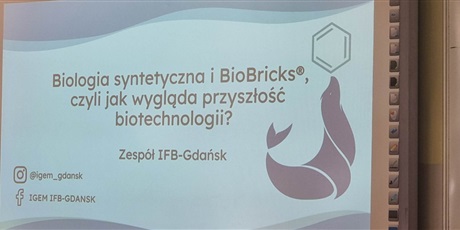 Powiększ grafikę: Slajd z napisem "Biologia syntetyczna i BioBricks, czyli jak wygląda przyszłość biotechnologii?"