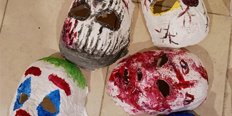 Powiększ grafikę: Maski przygotowane przez uczniów