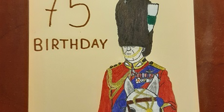 Powiększ grafikę: Kartka z wizerunkiem Króla Karola III i napisem "Happy 75th Birthday" 
